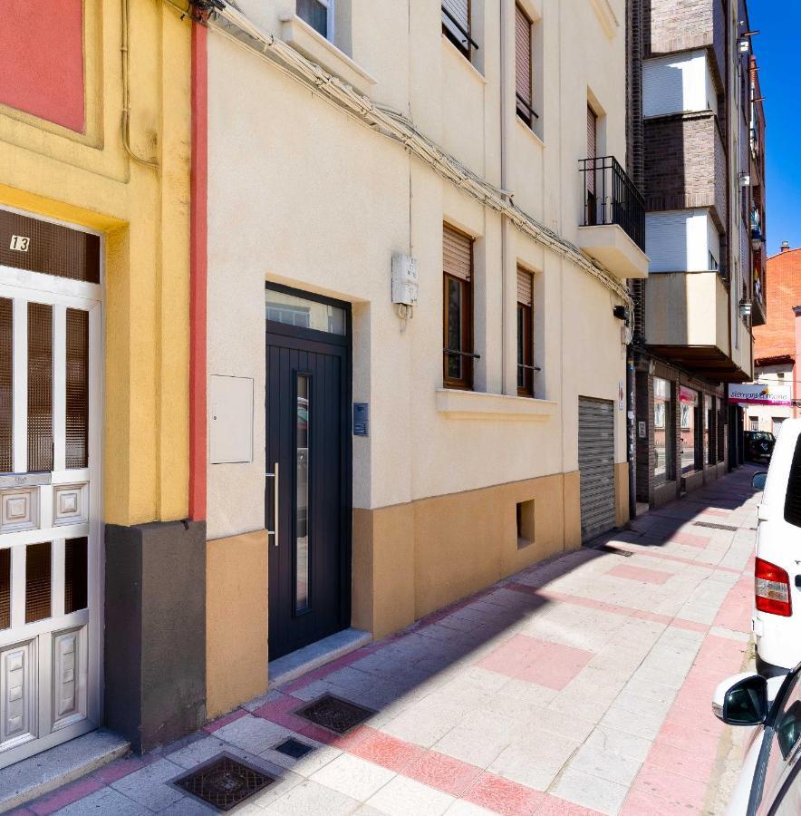 Housingleon - Muralla II Luaran gambar